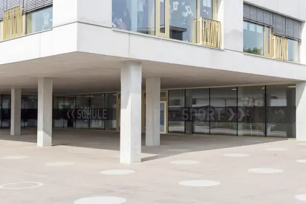 Grafisches Spiel mit der Wahrnehmung für die Schule Schendlingen