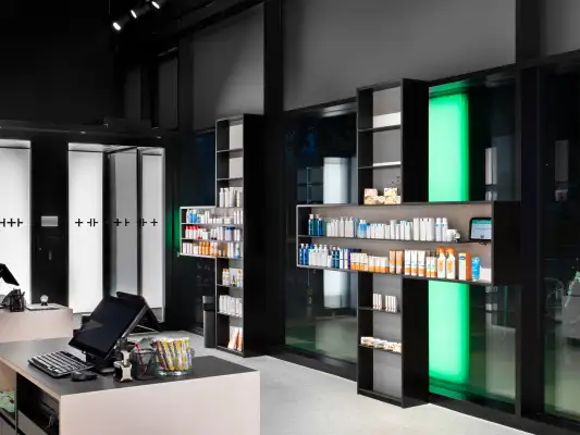 Leuchtende Kraft in der Glasfassade