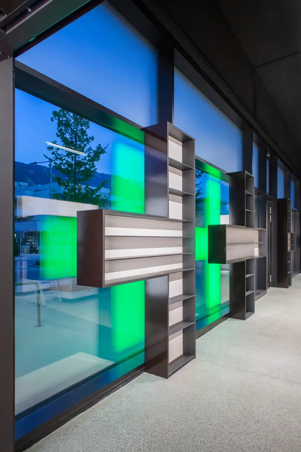 Luminous power in glass facade