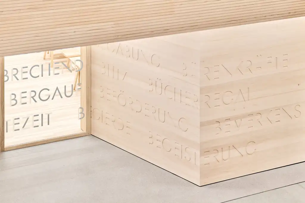 Signage as playful educational interaction