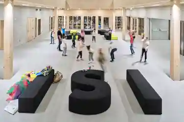 Signage as playful educational interaction