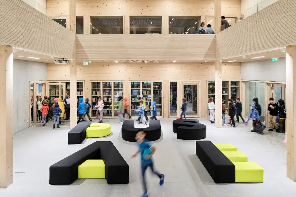 Signage as playful educational interaction