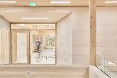 Signage as playful educational interaction
