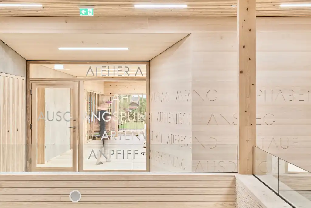 Signage as playful educational interaction